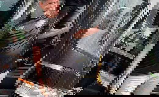 Jorge Salgado desce de ônibus do Vasco