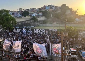Festa da torcida na Barreira do Vasco
