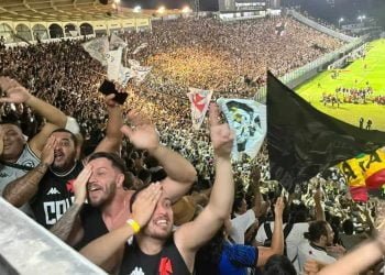 Vascaínos imitam a comemoração de Vegetti