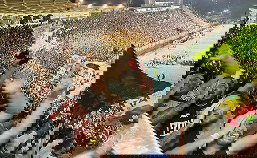 Vascaínos imitam a comemoração de Vegetti