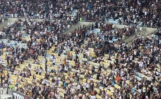 Torcida do Vasco deixa o Maracanã antes de jogo acabar