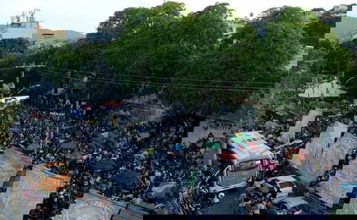 Torcedores do Vasco se reúnem na Barreira do Vasco
