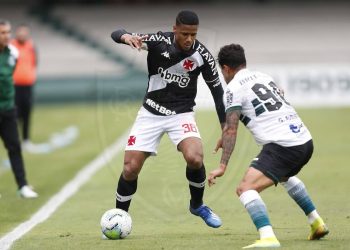 Ygor em jogo contra o Coritiba