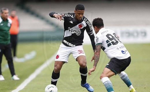 Ygor em jogo contra o Coritiba