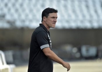 Zé Ricardo durante clássico contra o Flamengo