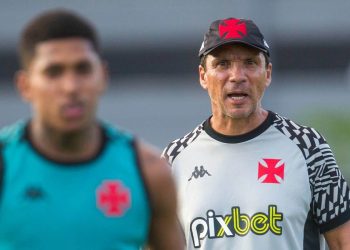 Zé Ricardo durante treino do Vasco