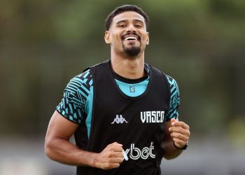 Gabriel Dias corre no CT Moacyr Barbosa