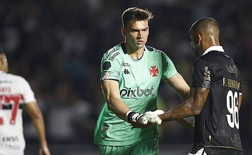 Léo Jardim em ação pelo Vasco contra o São Paulo