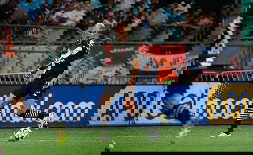 Maicon em ação pelo Vasco contra o Bahia