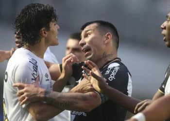 Gary Medel em confusão contra o Santos