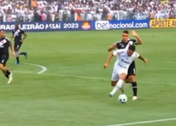 Pênalti de Puma em Marcos Leonardo em Santos x Vasco