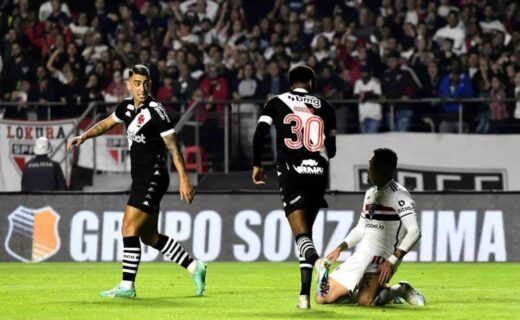 Puma e Robson Bambu em jogo contra o São Paulo