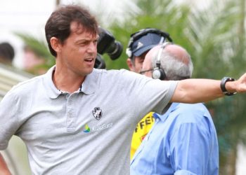 Sorato na época em era técnico na base do Vasco