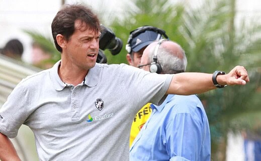 Sorato na época em era técnico na base do Vasco
