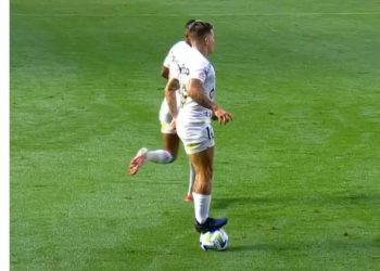 Soteldo soba na bola em provocação ao Vasco