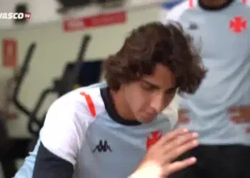 Vasco ressalta estreia de JP no time principal