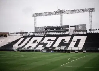 Conflito: Atleta do Grêmio demonstra insatisfação com a arbitragem no decorrer da primeira etapa