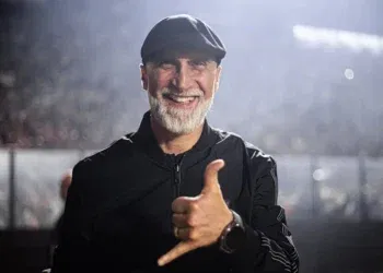 Vasco compartilha imagem de Álvaro Pacheco