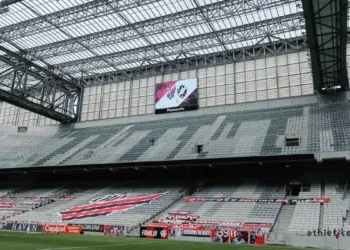 Gustavo Villani vai ser o responsável por transmitir o jogo entre Athletico e Vasco na TV Globo