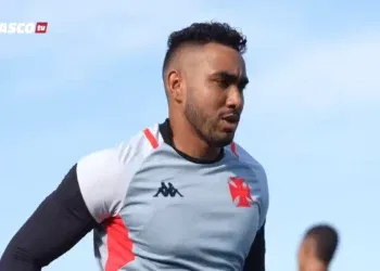 Payet luta para retornar aos campos contra o Athletico-PR