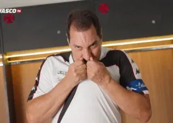 Analisando o desempenho: Edmundo comenta empate do Vasco diante do Fortaleza