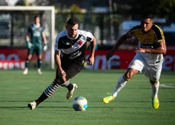 Problema físico afeta Hugo Moura e pode deixá-lo de fora do próximo jogo; estado de saúde do jogador é estável