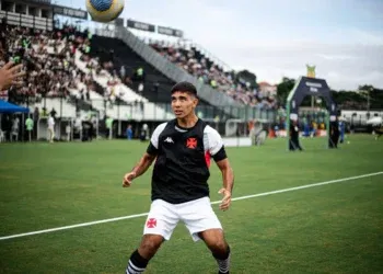 Lance polêmico de Galdames gera repercussão após ‘empurrão’ de Sforza