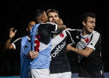 Desempenho do Vasco contra o Vitória é destaque no Globo Esporte RJ
