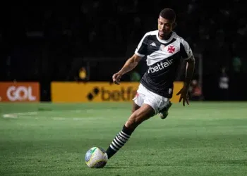 João Victor pode iniciar no lugar de Paulo Henrique no jogo contra o Juventude