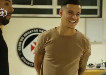 Coutinho compra centro comercial no Rio enquanto espera desenlace das conversações