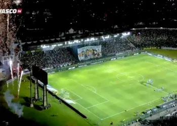 BTB Esportes realiza transmissão ao vivo nas proximidades de São Januário; confira a movimentação