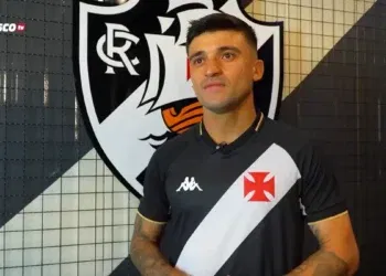 Victor Luis brilha e se destaca em partida entre Vasco e Cruzeiro