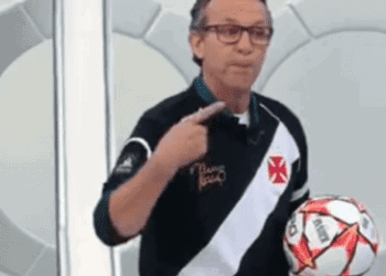 Após partida, Neto elogia desempenho do Vasco e destaca apoio da torcida