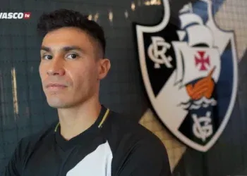 Jogador próximo de sair do Vasco, Galdames deseja voltar ao Chile