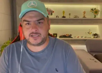 Jornalista Rico Perrone levanta dúvidas sobre os acordos firmados pela diretoria do Vasco