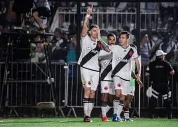 O jogo entre Vasco e Fortaleza ganha destaque no Globo Esporte RJ