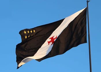 Bandeira do Vasco da Gama ao vento.