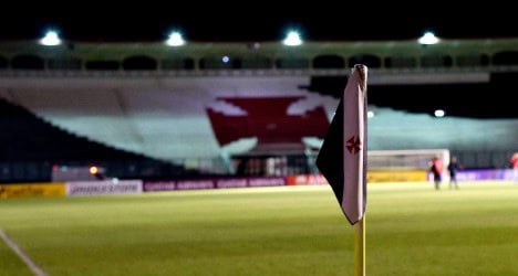 Bandeira do Vasco no estádio vazio.