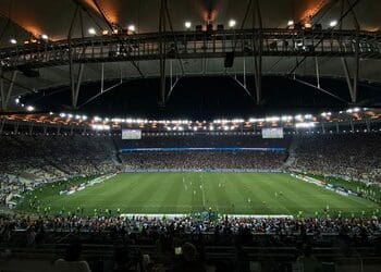 Vasco fecha acordo com o Flamengo e clássico ocorrerá no Maracanã com torcidas divididas