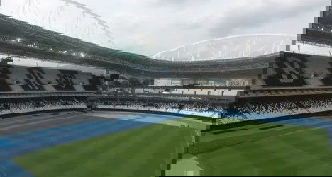 Estádio do Vasco da Gama vazio em dia de jogo.