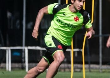 Vasco compartilha imagens do treinamento de hoje no CT Moacyr Barbosa; confira