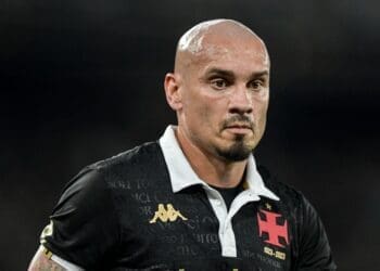 Maicon pode ficar de fora do jogo contra o Criciúma devido a edema na coxa