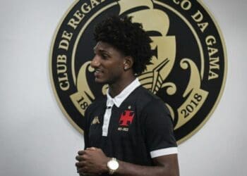 “Talles Magno é oficialmente apresentado no Corinthians e se emociona ao falar sobre sua gratidão ao Vasco; confira o vídeo”
