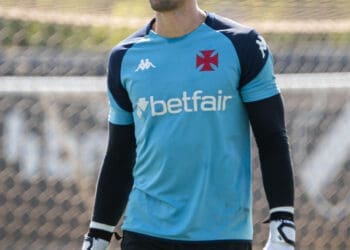 Vasco compartilha imagens do treino desta quinta-feira com Maicon, Philippe Coutinho e Alex Teixeira em ação