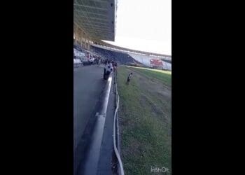 Pai leva filho para conhecer São Januário; assista ao vídeo