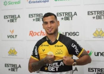 Lateral Trauco não poderá jogar pelo Criciúma no confronto contra o Vasco neste domingo