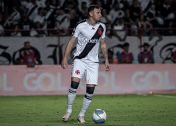 Confira as estatísticas de Hugo Moura com a camisa do Vasco