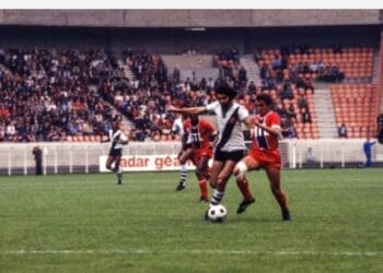 Veja imagens de alguns dos duelos internacionais históricos do Vasco da Gama