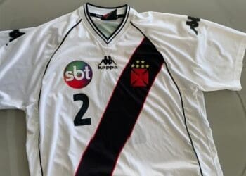 Camisa 2 utilizada por Jorginho no título brasileiro do Vasco em 2000 — Foto: Tébaro Schmidt / ge