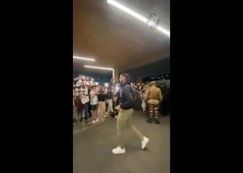 Assista mais vídeos da calorosa recepção dos torcedores do Vasco ao time em Criciúma